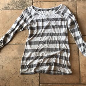 3/4 button sleeve T-shirt